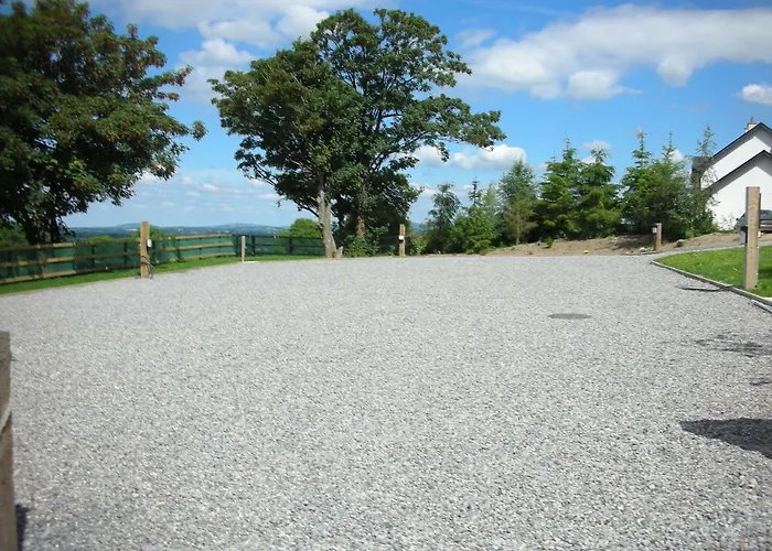 Green Adventure Ecohostel Хостел Clonmore